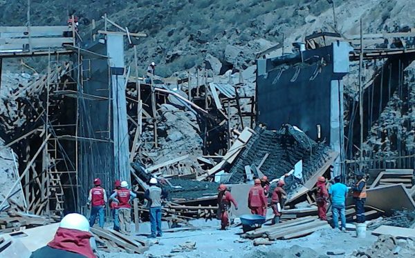 Tacna: 15 heridos al caer puente en construcción del gobierno regional Tacna: 15 heridos al caer puente en construcción del gobierno regional