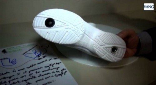Smart Shoe: La zapatilla que te avisa antes de pisar heces de perro Smart Shoe: La zapatilla que te avisa antes de pisar heces de perro