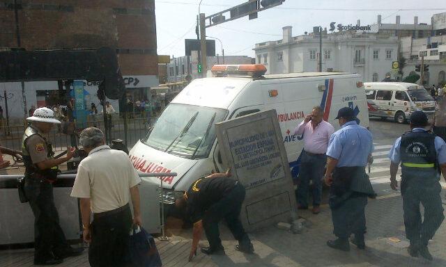 Ambulancia se estrelló contra muro en estación del Metropolitano Ambulancia se estrelló contra muro en estación del Metropolitano