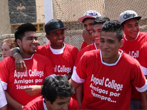 Yordy Reyna aprovechó sus vacaciones para juntarse con su ‘promo’ Yordy Reyna aprovechó sus vacaciones para juntarse con su ‘promo’