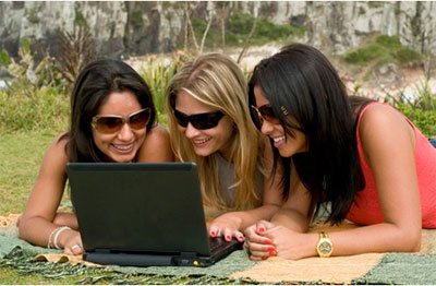 Lo que las mujeres hacen en Facebook que los hombres odian Lo que las mujeres hacen en Facebook que los hombres odian