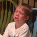 Mira la reacción de este niño al saber que tendrá otra hermana.