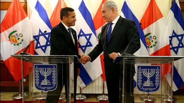 El presidente Ollanta Humala y el primer ministro israelí Benjamín Netanyahu durante la visita que el mandatario peruano hizo a Israel, en febrero de este año. El país de Medio Oriente lamentó decisión de Lima sobre su embajador en Tel Aviv. (Foto: Presidencia de la República)