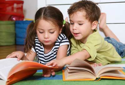 La lectura debe ser también un hábitos de los padres, pues los niños reaccionan al modelo de imitación.