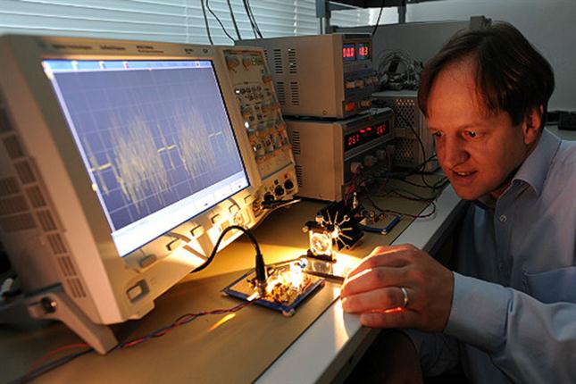 Harald Haas, jefe de Comunicaciones de la Universidad de Edimburgo y uno de los promotores de la tecnología Li-Fi.