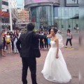 Novio cancela boda luego de que la novia llegó luciendo 50 años mayor