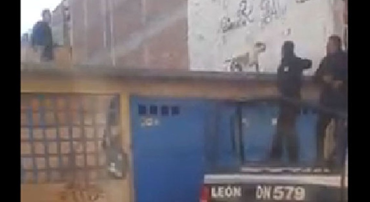 VIDEO: Policía de León golpea salvajemente a un perro