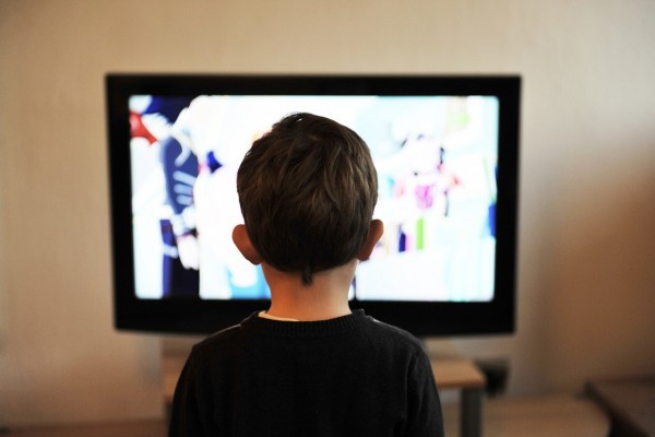 Aprende a salvar a tus hijos de la ‘TV Basura’.