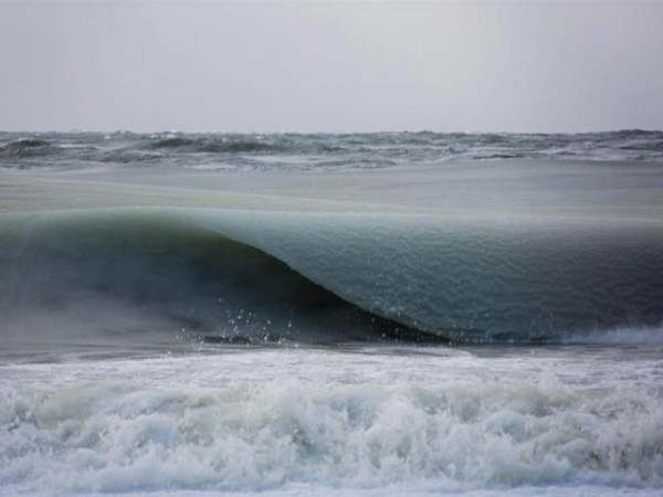 Las imágenes que se muestran fueron tomadas en Massachusetts, Nueva Inglaterra, por el surfista Jonathan Nimerfroh.