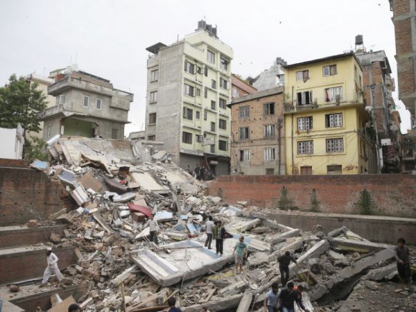 El movimiento, de 7,9 grados en la escala de Richter, tuvo su epicentro a 80 kilómetros al noroeste de Katmandú, la capital nepalí.