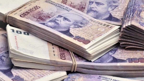El depósito de 130.000 pesos (unos 12.800 euros ó 14.300 dólares estadounidenses), se debió a “un error bancario”. (Foto: AFP/Referencial)