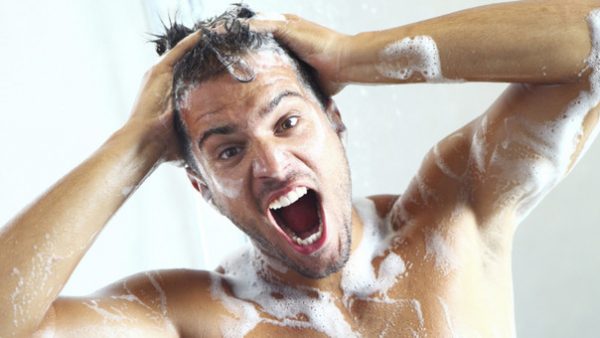 El baño excesivo podría eliminar las bacterias benéficas de la piel, por eso, dermatólogos aconsejan cómo asearnos y con qué frecuencia.