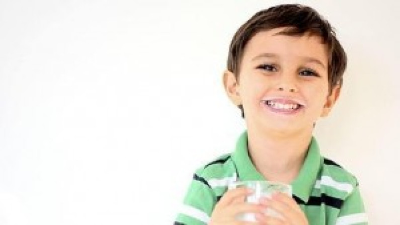 Cinco razones para dar leche de crecimiento a tus hijos.