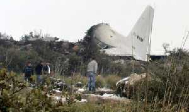 Confirman 76 muertos en accidente aéreo en Argelia