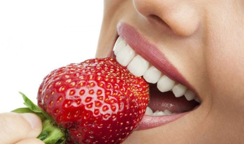 Blanqueamiento dental casero: 5 remedios útiles y económicos