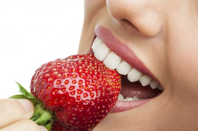 Blanqueamiento dental casero: 5 remedios útiles y económicos