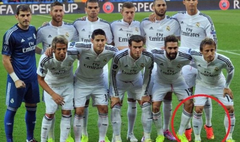 Cristiano Ronaldo posó en puntas para ser el más alto en foto del Real Madrid