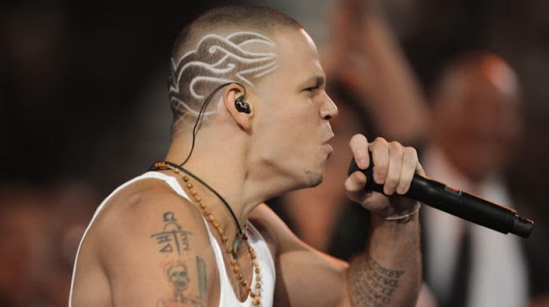 Calle 13 lanzó «#Multi_Viral», canción compuesta con Julian Assange