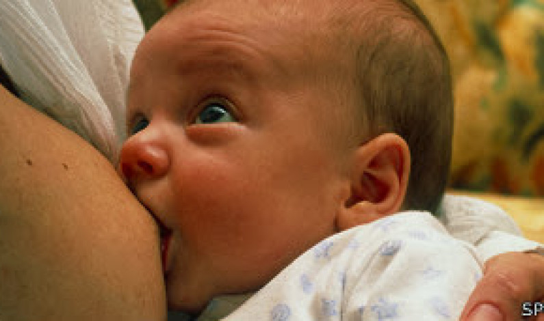 ¿Se debería premiar económicamente la lactancia materna?