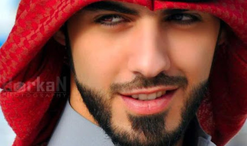 Así es Omar Borkan Al Gala, el fotógrafo que resulta demasiado guapo para los árabes