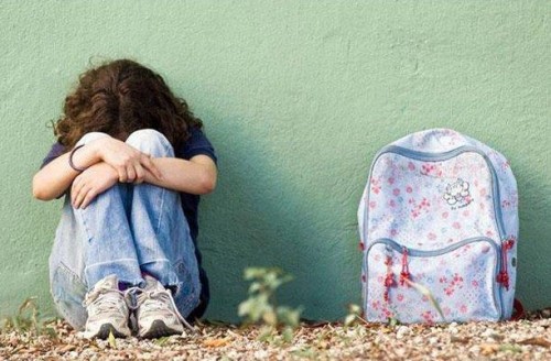 Argentina: Cansada de las burlas, una escolar quiso ahorcarse en medio de su clase