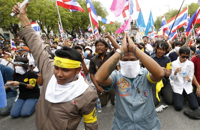 Manifestantes en Tailandia toman el Ministerio de Economía