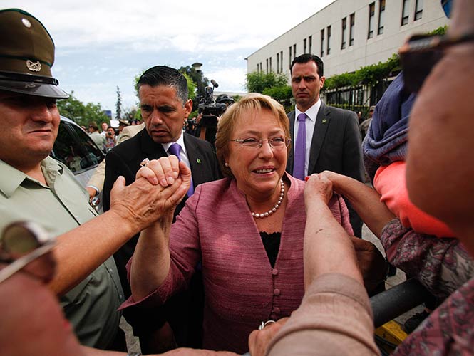 Bachelet gana la elección, pero no evita segunda ronda