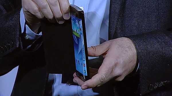 Samsung presentará un teléfono con pantalla de tres lados en el 2014.