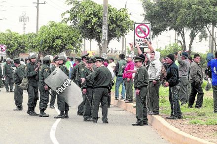 Transportistas del Callao protestan con plantón