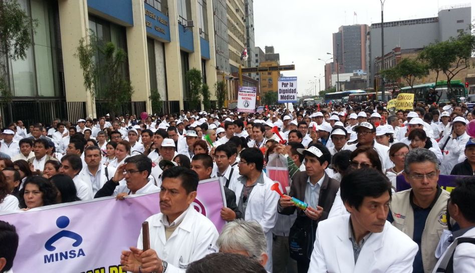 Médicos inician huelga de hambre indefinida y exigen nombramientos frente al Minsa