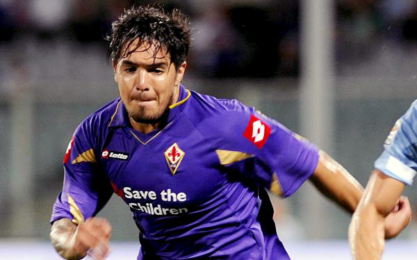Fiorentina gana 4-3 al Hellas Verona en la Serie A con golazo de Vargas