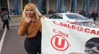 Susy Díaz se tomó fotos con hinchas de la ‘U’ en Cusco y les preguntó: ¿Quién juega?