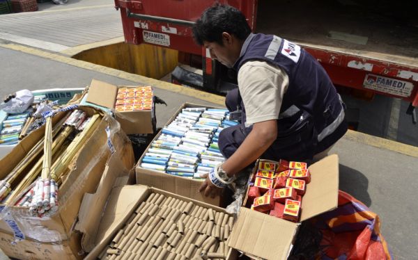 Más de 200 kilos de pirotécnicos ilegales fueron incautados en Pucusana