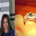 ¿Suenan las campanas de boda? En su cuenta de Twitter, Jazmín Pinedo publicó una fotografía en donde muestra un enorme anillo, que le regaló Gino Assereto. ¿Acaso el anillo significaría que el guerrero le pidió matrimonio a la vengadora?