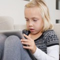 El uso de tabletas daña la salud de los niños