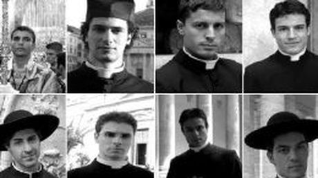 Calendario de guapos sacerdotes es el más vendido de Italia
