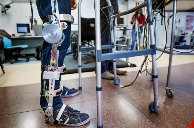 Esqueletos robóticos para enfermos de parkinson y personas que han sufrido ictus
