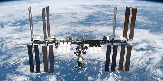 Seis astronautas están atrapados en el espacio
