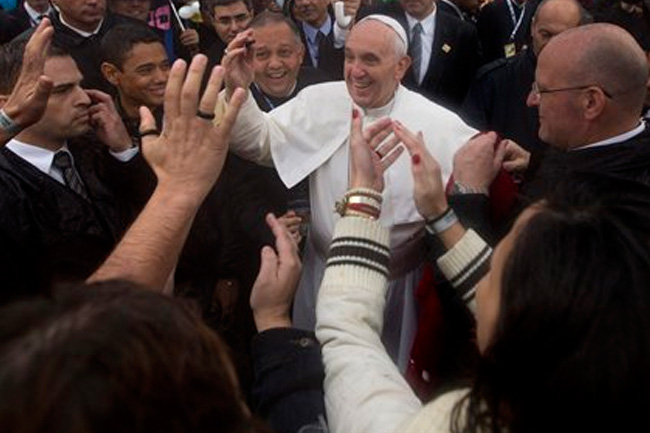 El Papa invita a desayunar a cuatro vagabundos en su cumpleaños