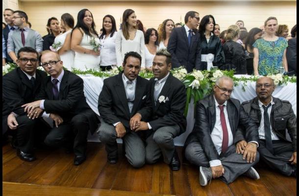 Brasil: 130 parejas gay se casan en boda masiva en Río de Janeiro