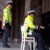 Vídeo de un policía checo tocando el piano en la calle arrasa en internet