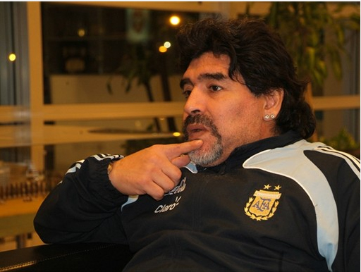 COLOMBIA:Las FARC invitan a Maradona a partido por la paz