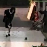 LA MEJOR BROMA, PISO PEGAJOSO