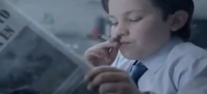 niños haciendo cosas de adultos