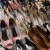 Ladrón de zapatos en Japón atrapado con 450 pares de zapatos usados