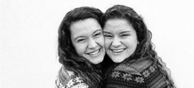 Dos amigas de la universidad descubren que son hijas del mismo donante de esperma