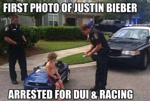 Justin Bieber fue ridiculizado tras su arresto.