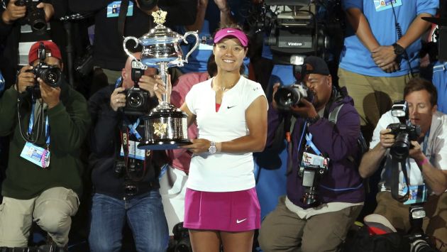 Li Na alzó el trofeo del Abierto de Australia