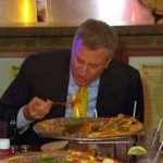 Comer pizza con cuchillo y tenedor es casi un crimen en Nueva York