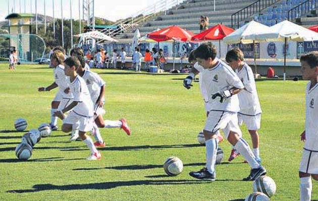 La UPC prepara clínica de fútbol para niños con la Fundación Real Madrid